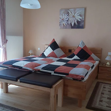 Fewo 2 Hochparterre, freundlich und modern eingerichtetes Schlafzimmer