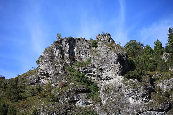 Typische Felsformation im Jura