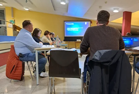 Stadtratssitzung in der Aula der Abt-Knauer-Grundschule