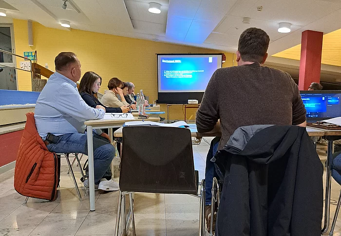 Stadtratssitzung in der Aula der Abt-Knauer-Grundschule