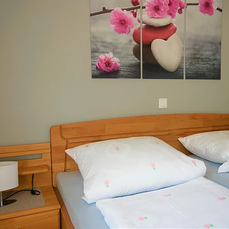 Schlafzimmer mit Doppelbett Ferienwohnung Landlust